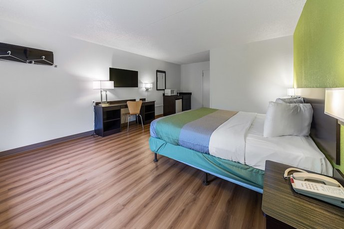 Motel 6 Warminster