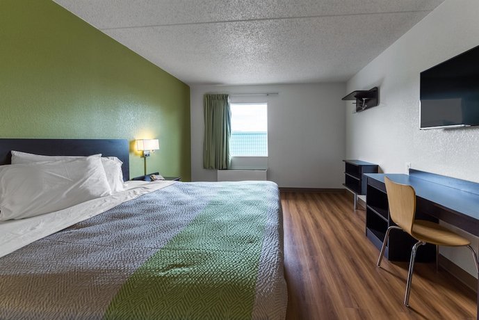 Motel 6 Warminster