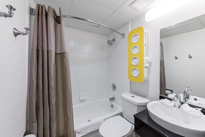 Motel 6 Warminster