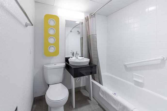 Motel 6 Warminster