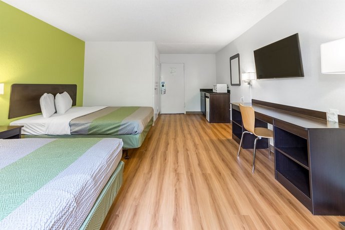 Motel 6 Warminster