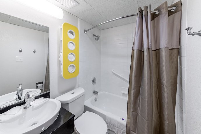 Motel 6 Warminster