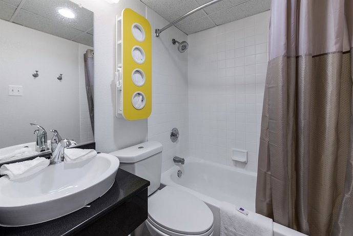 Motel 6 Warminster