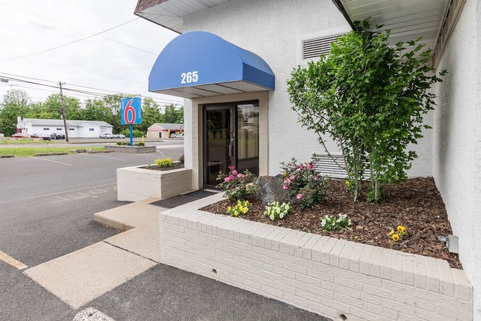Motel 6 Warminster