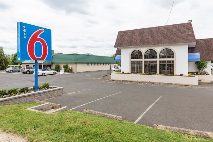 Motel 6 Warminster