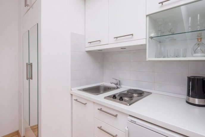Split Center Suites
