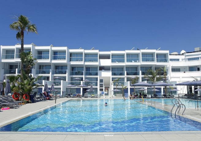 Limanaki Beach Hotel & Suites