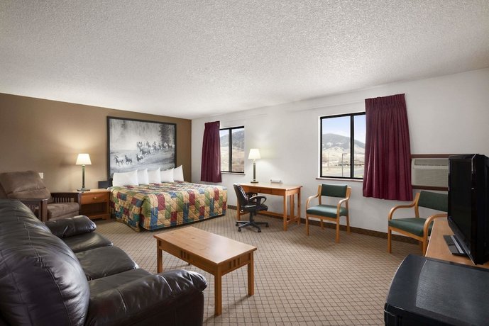 Super 8 by Wyndham Bozeman Hotel