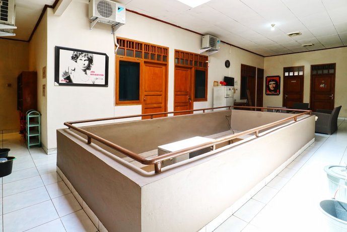 Premium Senen Guesthouse