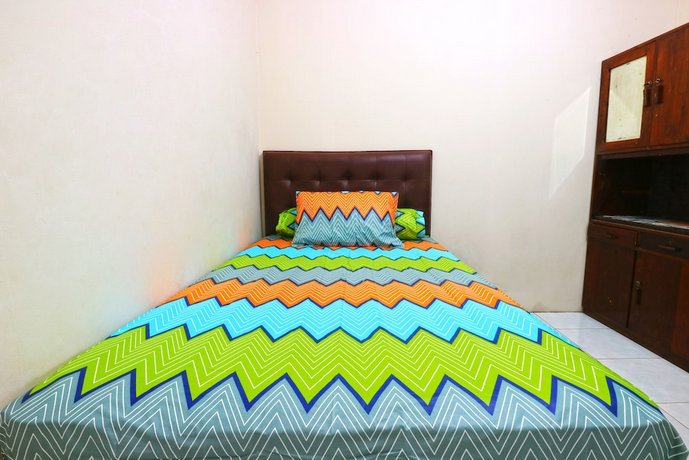 Premium Senen Guesthouse