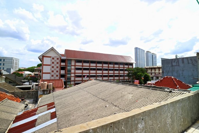 Premium Senen Guesthouse