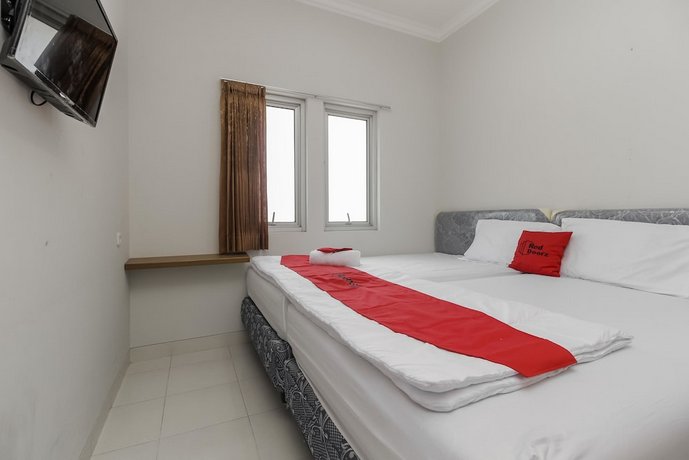 RedDoorz near Central Park Mall
