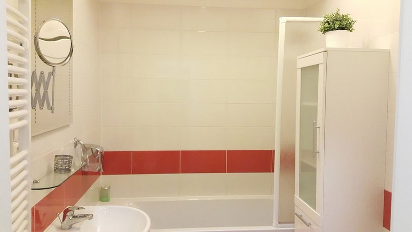 Bastien Studio near Airport