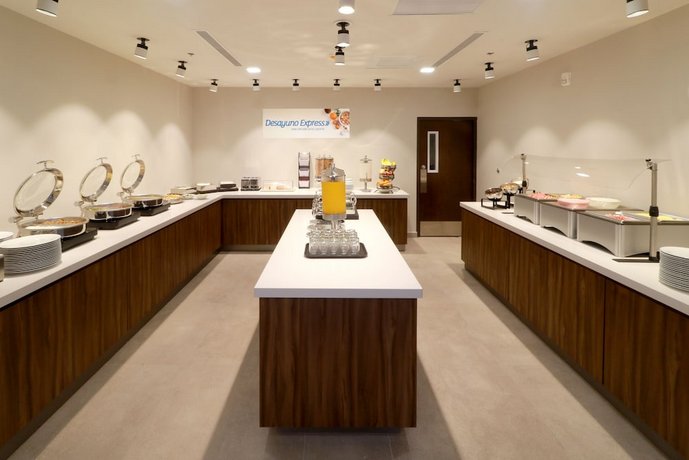 Holiday Inn Express & Suites - Playa del Carmen
