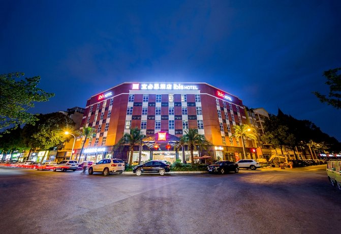 Ibis Chengdu Meizhou Center
