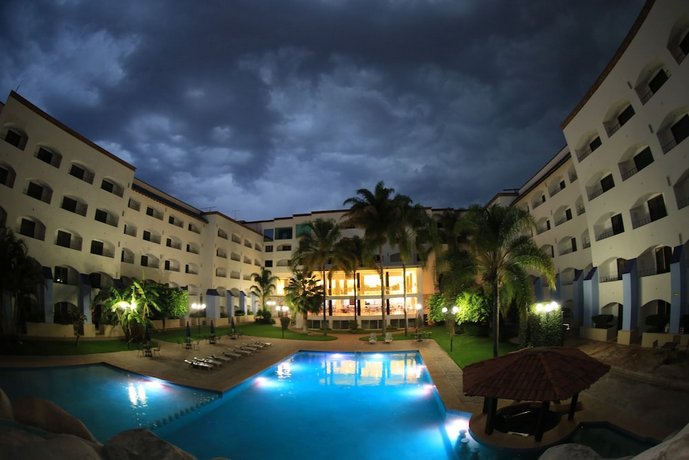 Hotel Gran Plaza & Convention Center