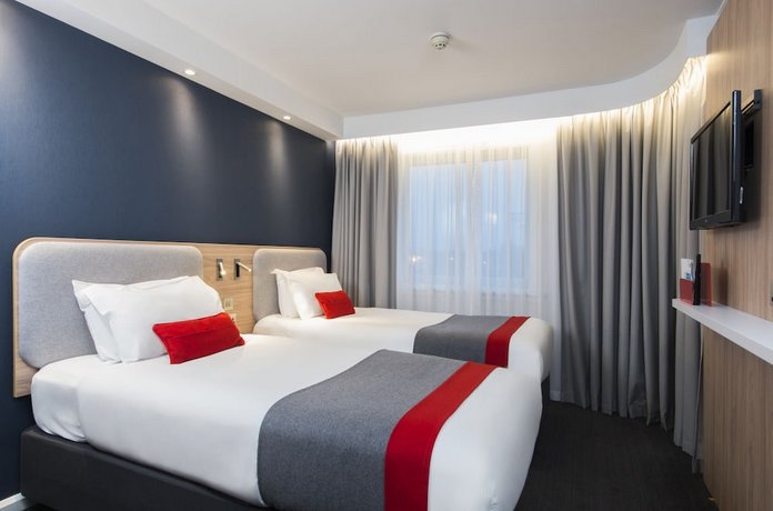 Holiday Inn Express London Luton Airport