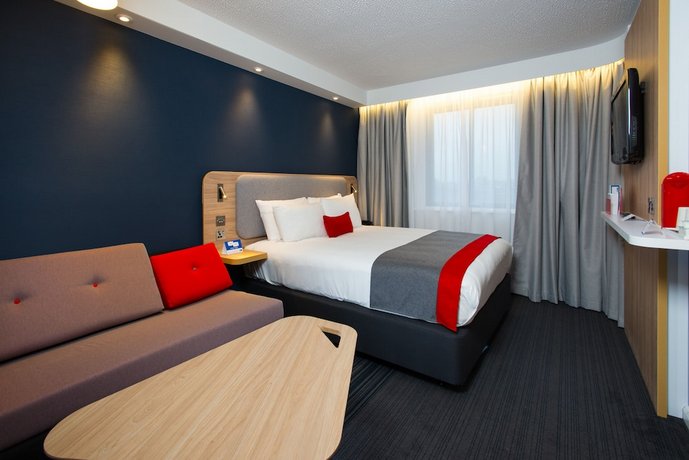 Holiday Inn Express London Luton Airport