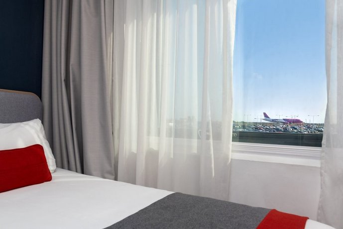 Holiday Inn Express London Luton Airport