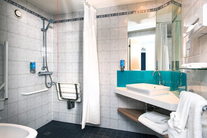 Holiday Inn Express London Luton Airport