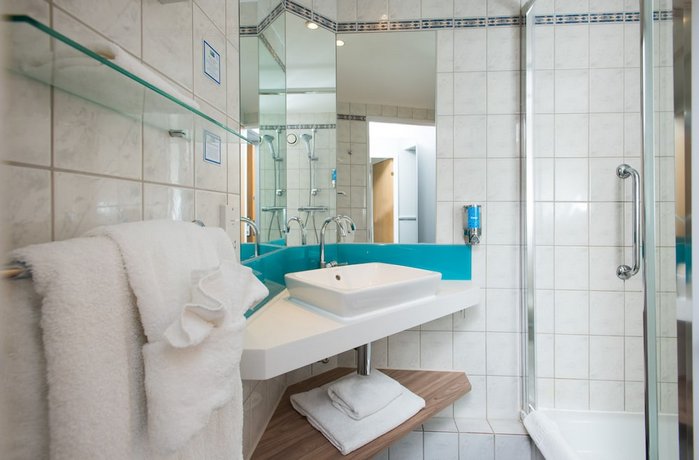 Holiday Inn Express London Luton Airport