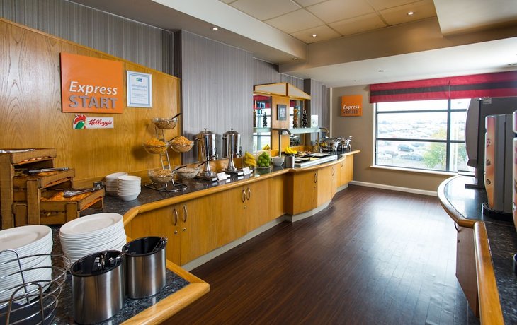 Holiday Inn Express London Luton Airport