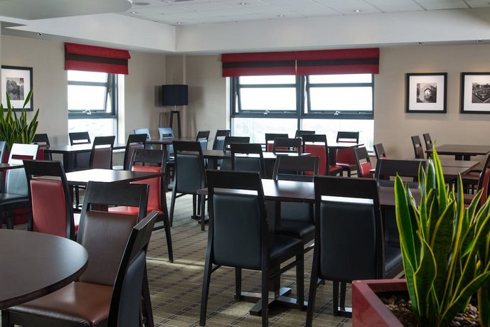 Holiday Inn Express London Luton Airport