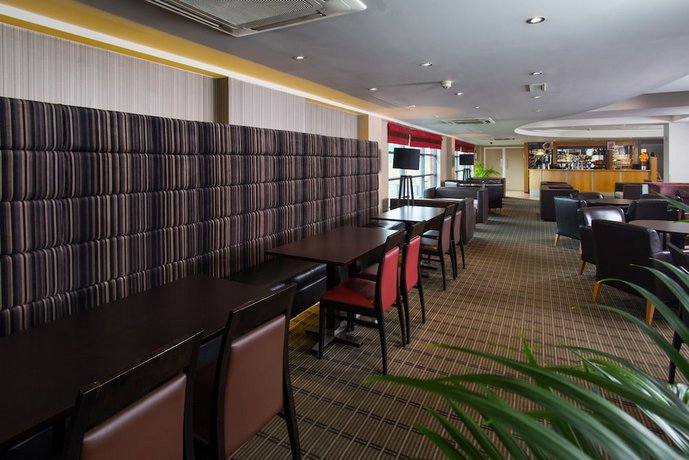 Holiday Inn Express London Luton Airport