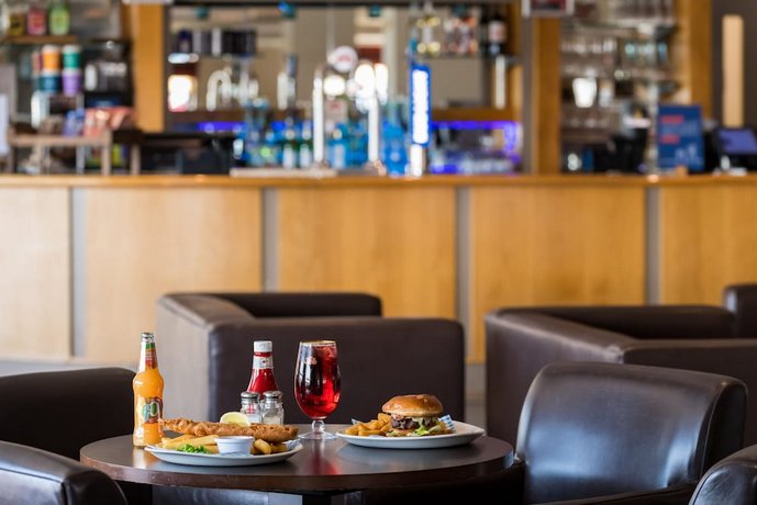 Holiday Inn Express London Luton Airport