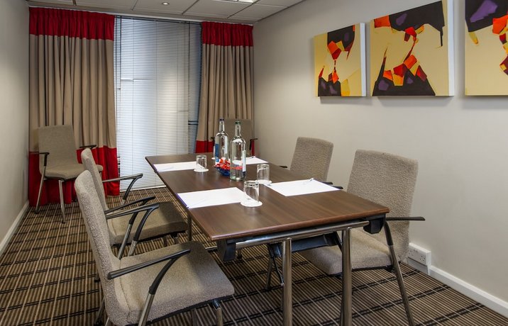 Holiday Inn Express London Luton Airport