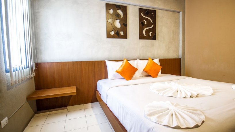 B2 Santitham - Wat Jedyod Hotel