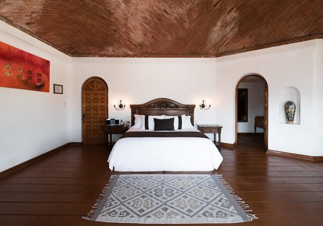 Mision Grand Casa Colorada