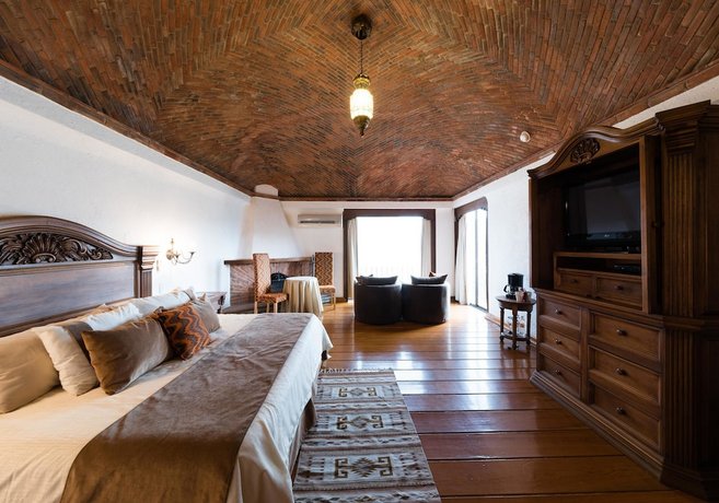 Mision Grand Casa Colorada
