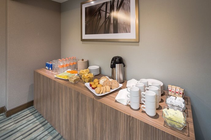 Hampton by Hilton Monterrey Galerias