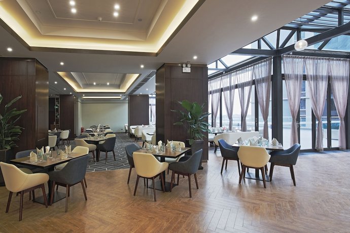 Jiaxin Conifer Lvjing Hotel