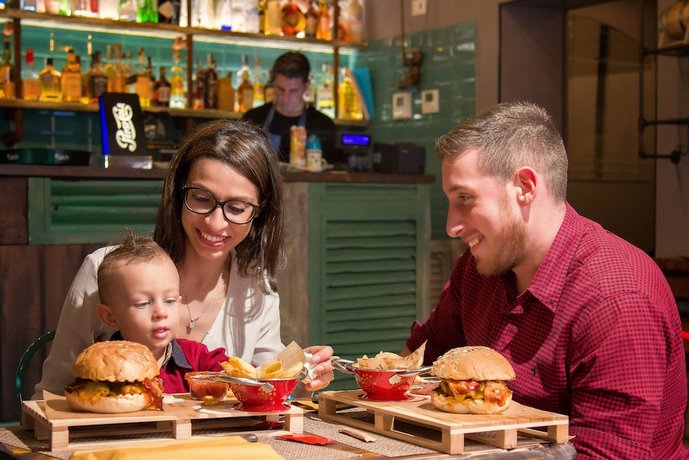 Bar_Restaurant
