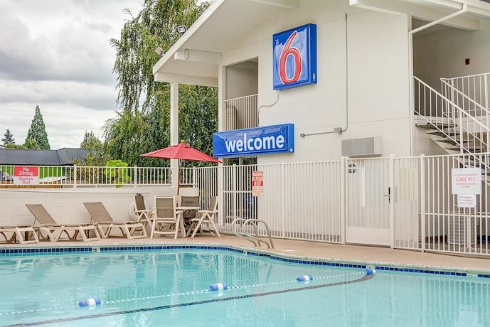 Motel 6 Portland Central