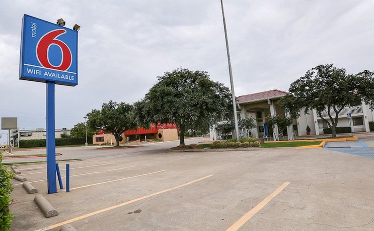 Motel 6 Dallas - Addison