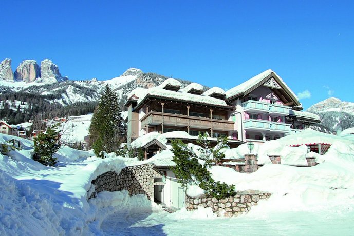 Park Hotel & Club Diamant Col Rodella Ski Lift Italy thumbnail