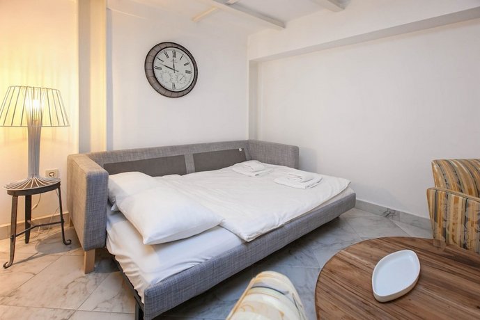 Chiconomy Suites