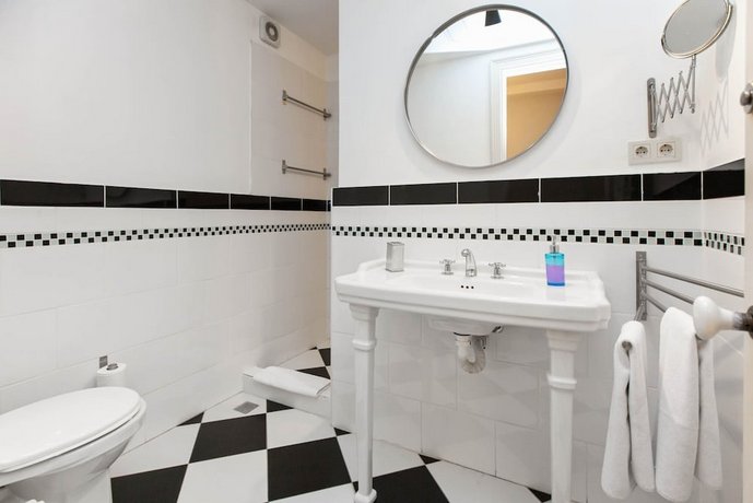 Chiconomy Suites