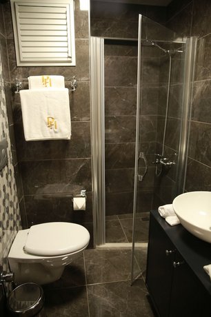 Pelican House Hotel
