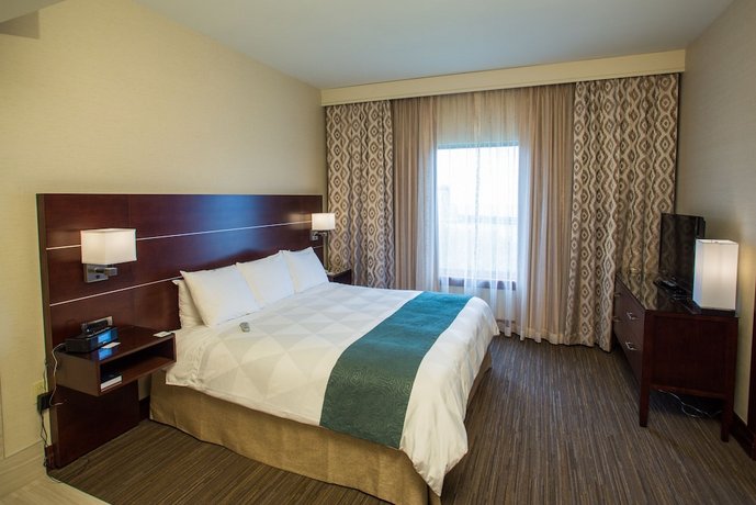 Radisson On John Deere Commons Moline Compare Deals