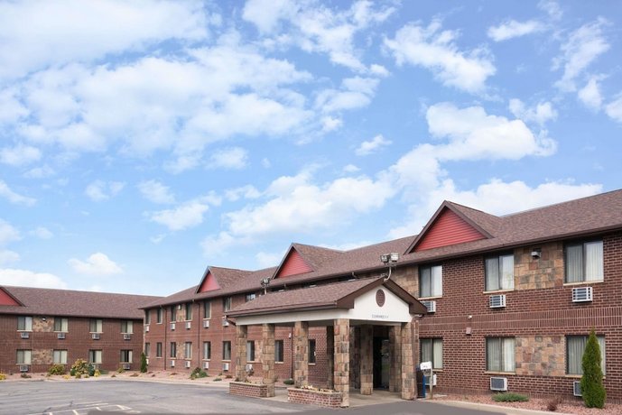 Baymont Inn & Suites Eau Claire