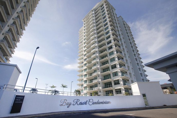Bay Resort Condominium 7 Beach-front Sea view 6-8 PAX