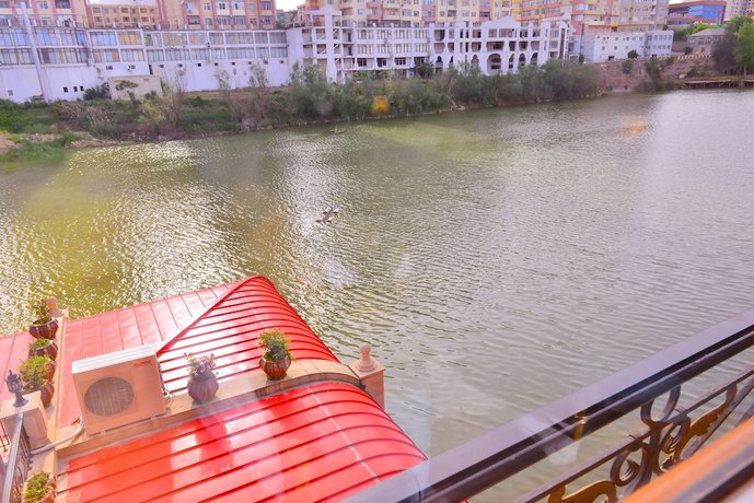 Lake Palace Hotel Baku