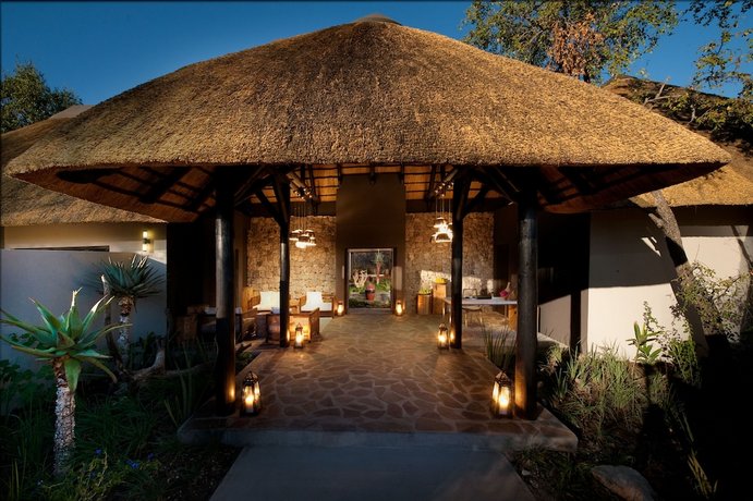 Mokuti Etosha Lodge
