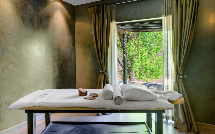 Mokuti Etosha Lodge