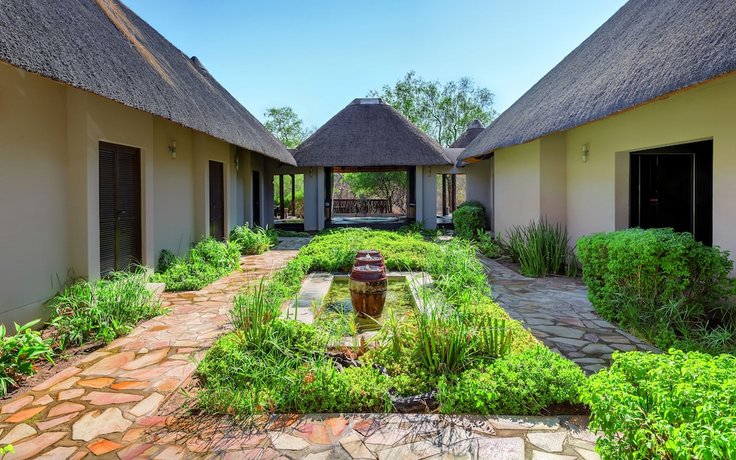 Mokuti Etosha Lodge