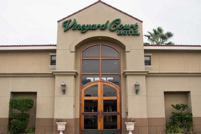 Vineyard Court Designer Suites Hotel